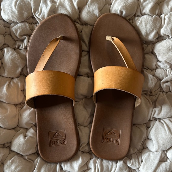 Reef sandals - Picture 1 of 5